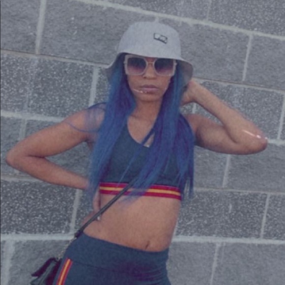 Meet your Posher, Shaina - Picture 1 of 1